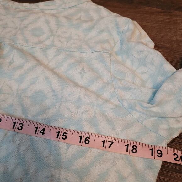 Fresh Produce Womens Geometric Print Shirt M Blue Pale V-neck Roll Tab Casual - Picture 6 of 7